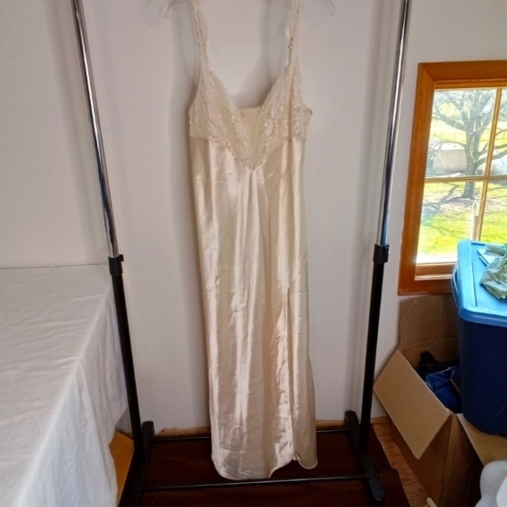 Victoria's Secret Vintage Gold Label Full Length Wide Sweep Nightgown Cream L